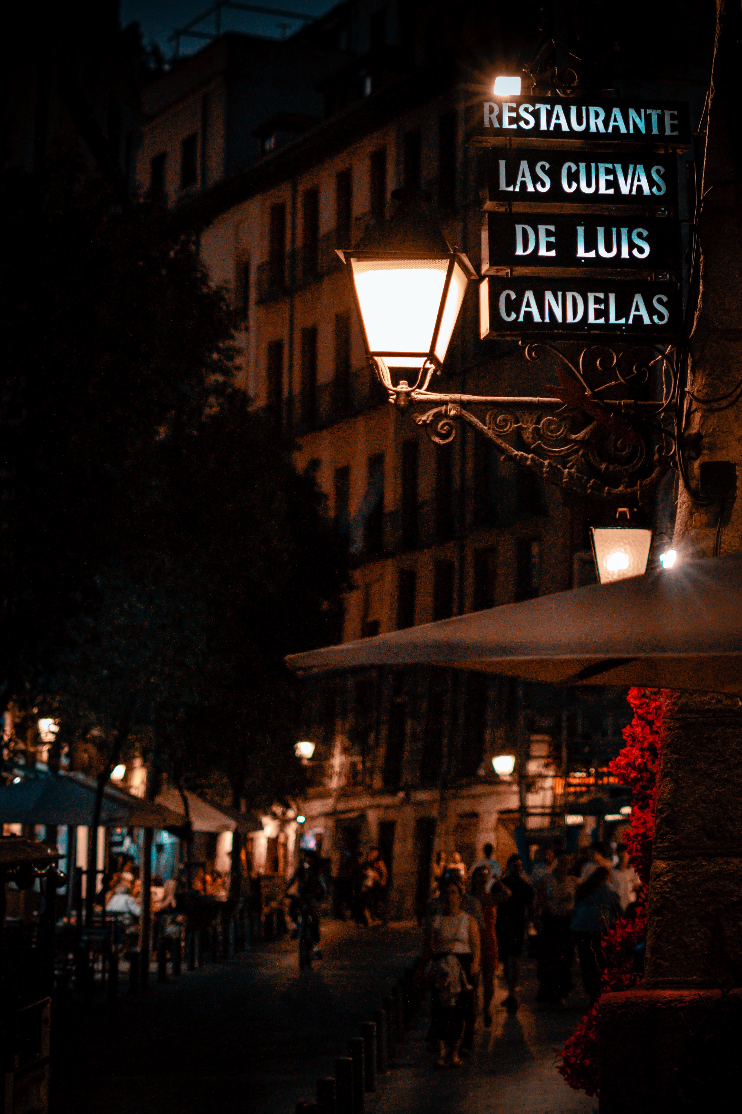 Exterior restaurant shot at night